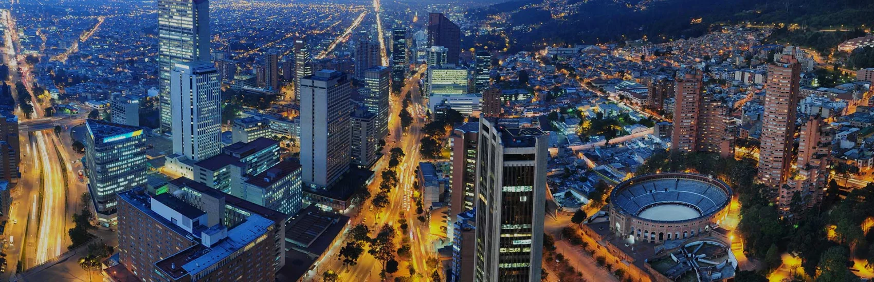 Ciudad de Bogotá vista panorámica de noche