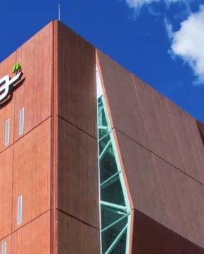 Indra llega a Medellín para enriquecer el ecosistema de innovación y la competitividad empresarial.