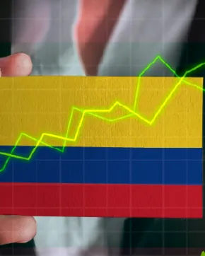Businesswoman looking for companies to invest in Colombia.