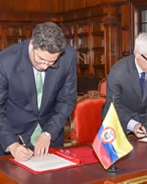 Colombia y Francia firman acuerdo de protección de inversiones