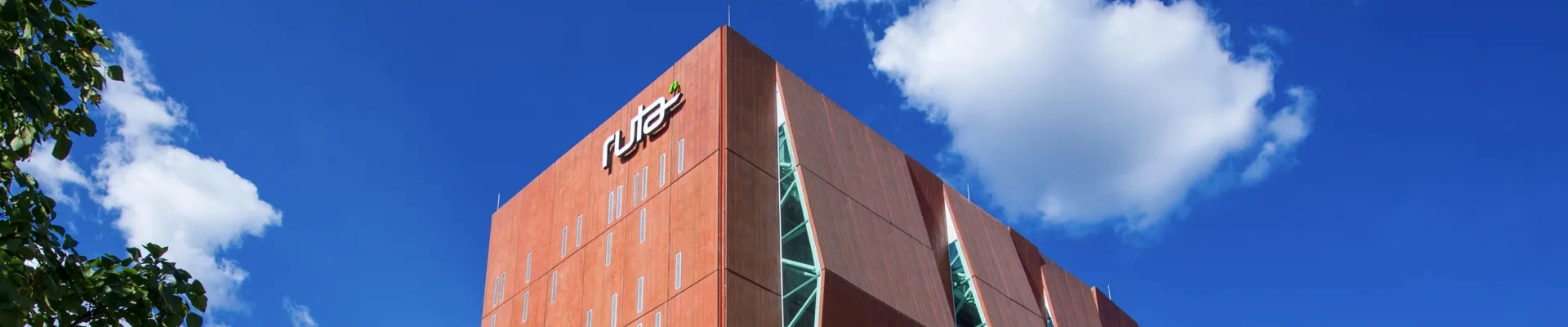 Indra llega a Medellín para enriquecer el ecosistema de innovación y la competitividad empresarial.