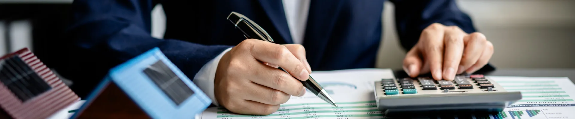 Real estate investor looking for opportunities in Colombia.