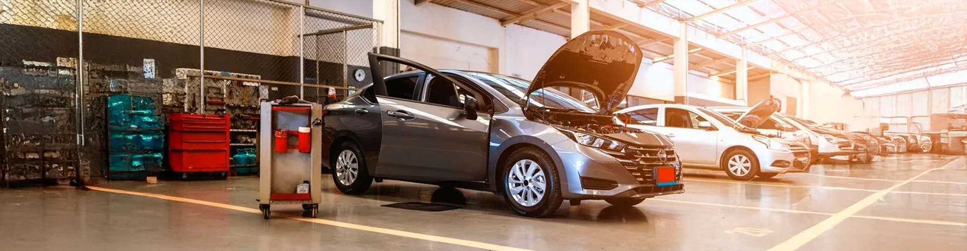 Carros en fabrica automotriz
