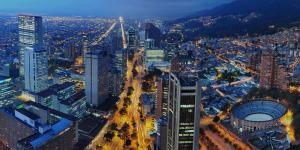 Ciudad de Bogotá vista panorámica de noche